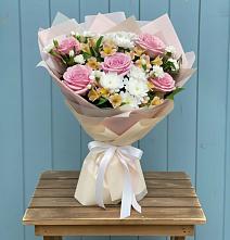 Букет цветов из:  Гвоздики, Орхидеи и Розы в Орше