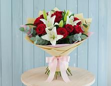 Букет цветов из:  Лилии и Розы в Орше
