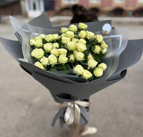 Букет Белые кустовые розы Солинеро в Орше