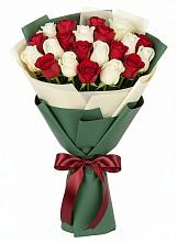 Букет Микс из красных и белых роз в Орше