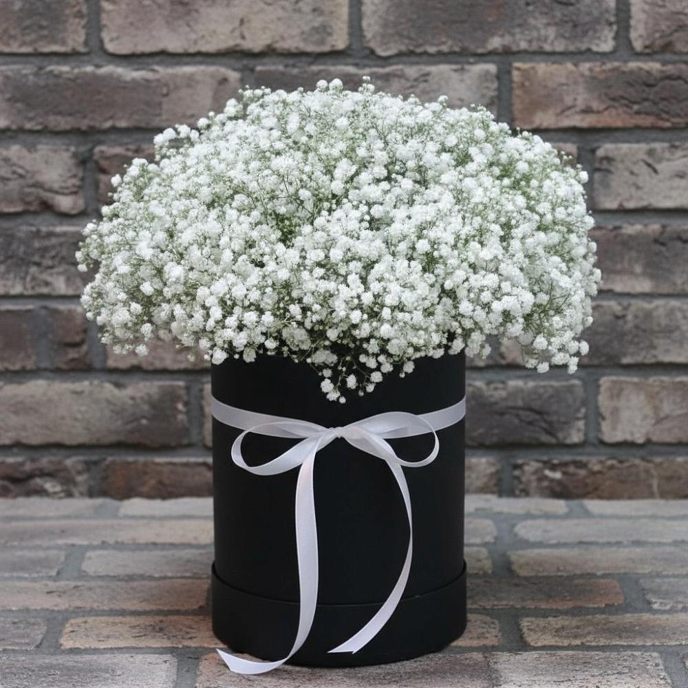 Цветочная композиция из Гипсофила в шляпной коробке в Орше