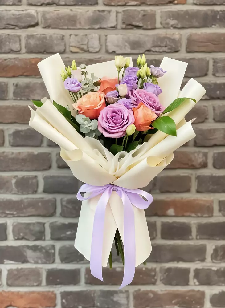 Букет цветов из: Лизиантусы и Розы в Орше