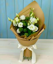 Букет цветов из:  Хризантемы и Лизиантусы в Орше