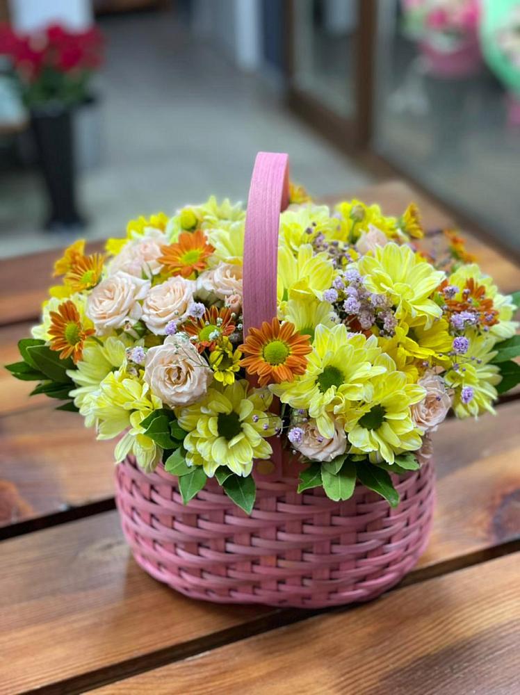 Цветочная композиция из Хризантемы и Розы в корзине в Орше