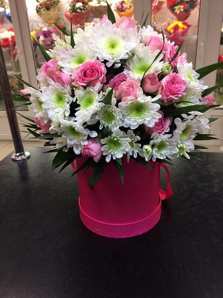 Цветочная композиция из Розы и Хризантемы в шляпной коробке в Орше