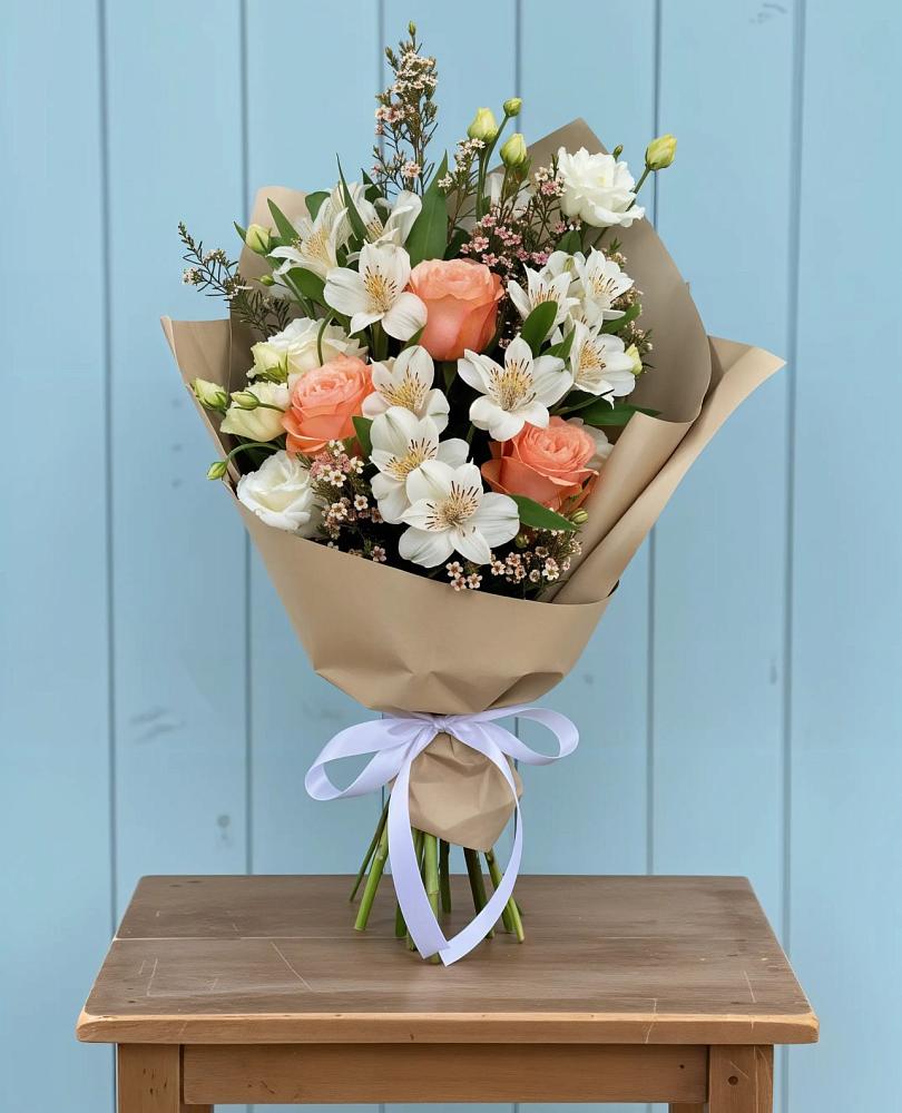 Букет цветов из: Альстромерии, Лизиантусы, Розы и Хризантемы в Орше